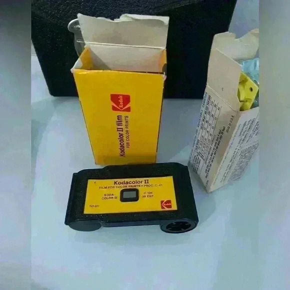 Vintage Kodak Instamatic X-15 Camera w/ Carry Case, Flash Cubes, Film- Untested - Picture 11 of 16